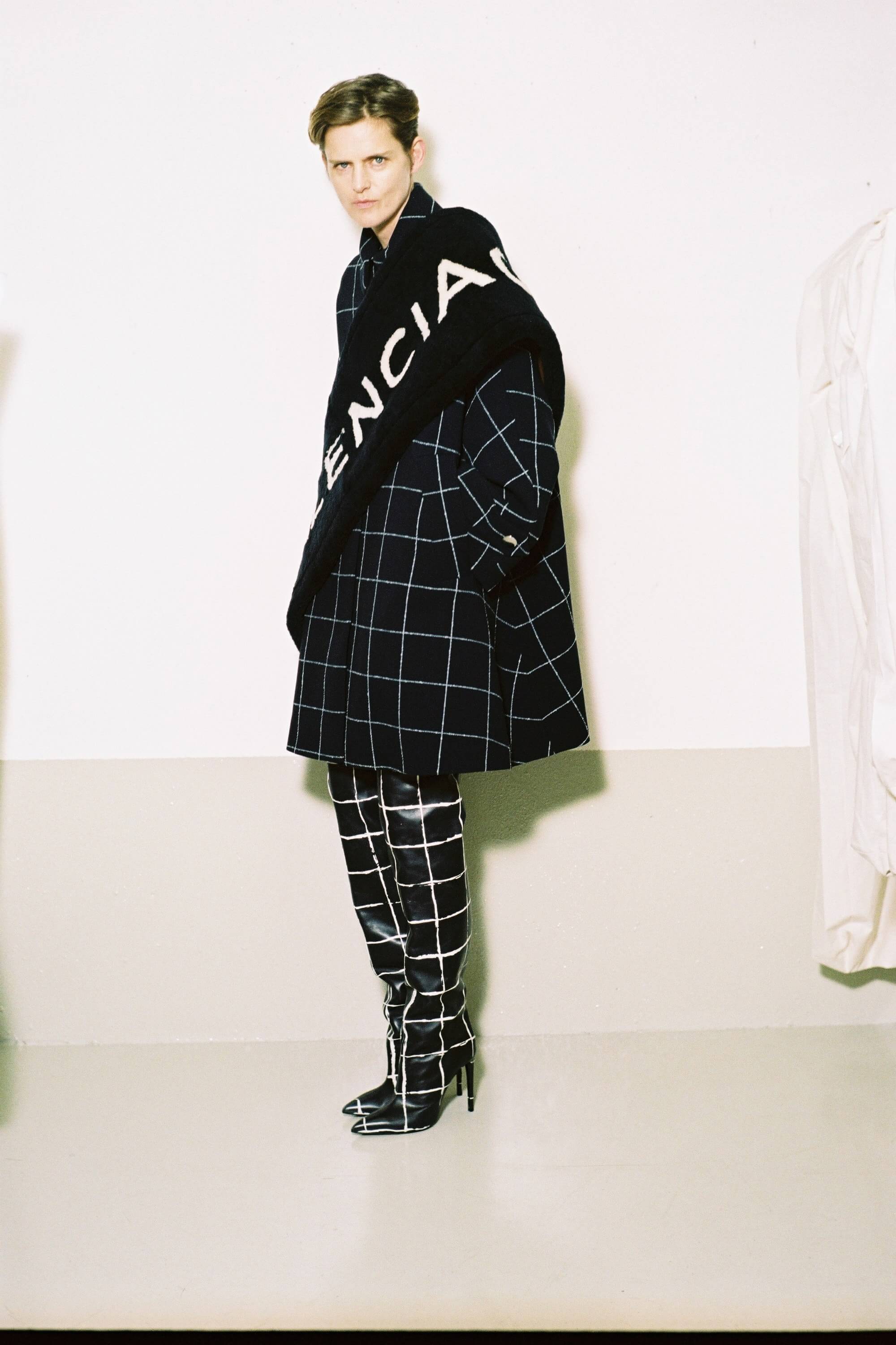 Balenciaga: Pre-Fall 2016 - 10 Magazine